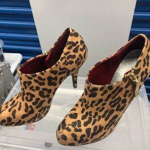 Christian Siriano Tan and Black Ankle Booties